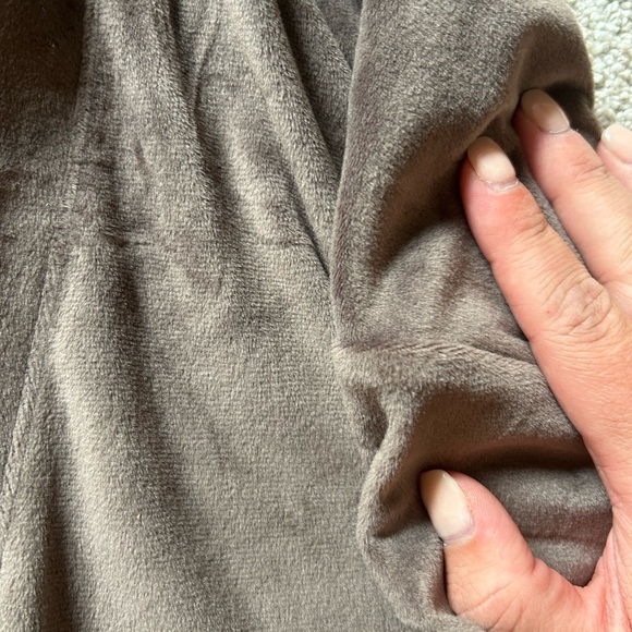 SKIMS Robe - Picture 3 of 4